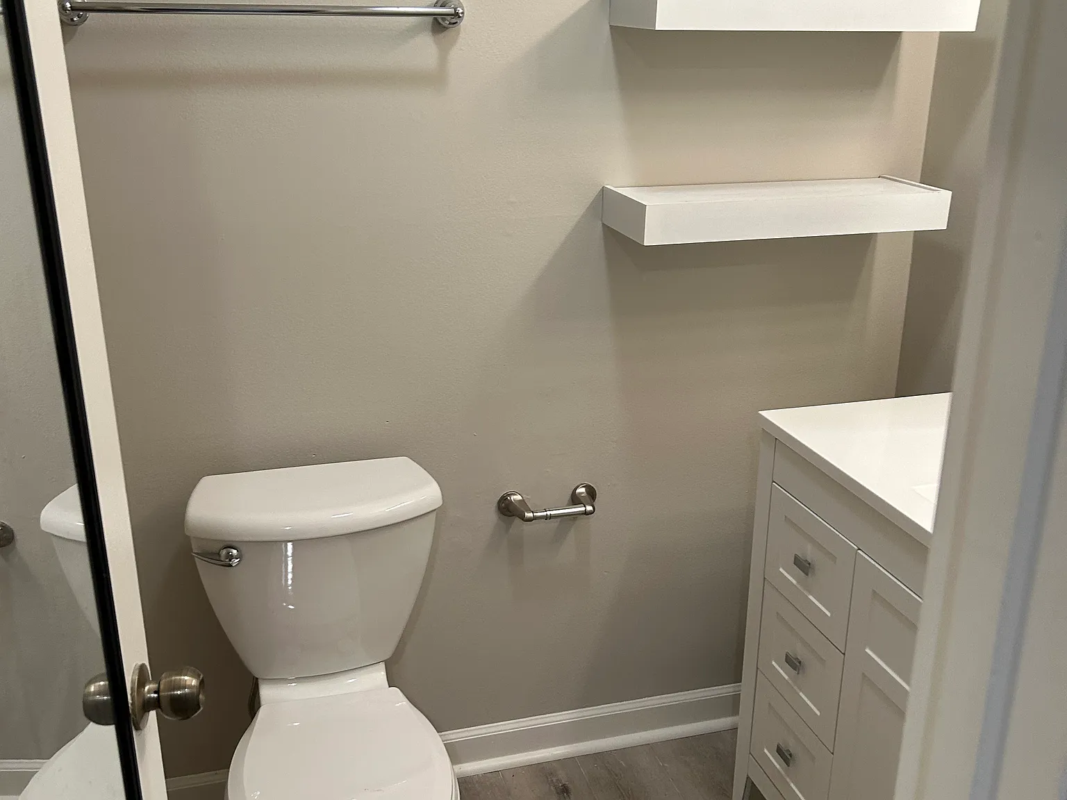 2077 NW Hickory Ln — Photo 2