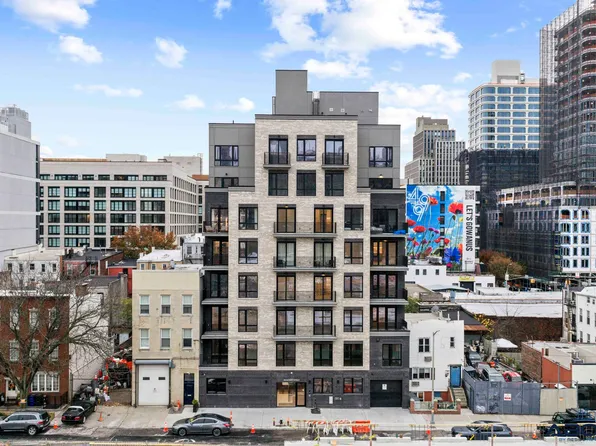 558 Sackett Street image 16 of 20