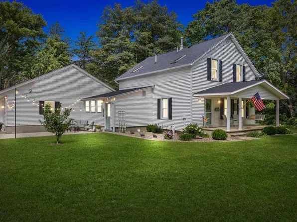 2983 Harrison Ave, Rowley, IA 52329