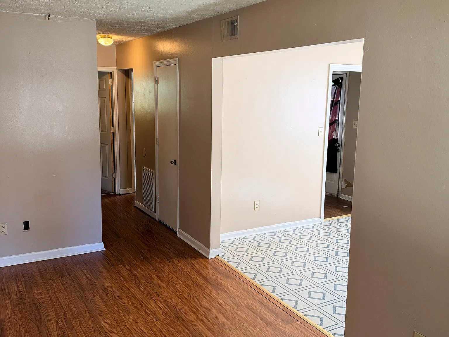 2 bed, 850 sqft, $1,000 — Photo 3