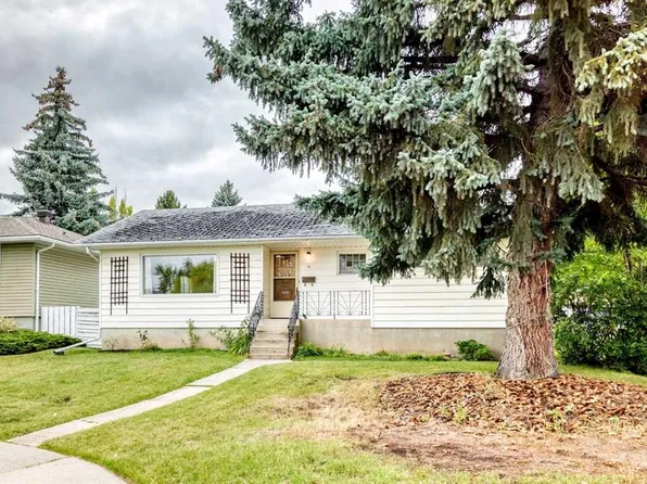 14 SE Carnarvon Way NW, Calgary, AB T2K 1W4