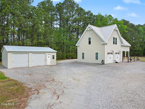 4th image of 417 Reaves Ferry Road