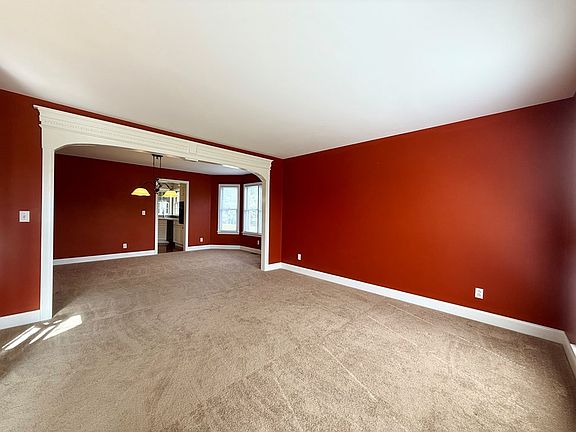 4th image of 523 Berry Garden Ln