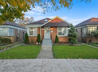 8905 S Cornell Ave, Chicago, IL 60617