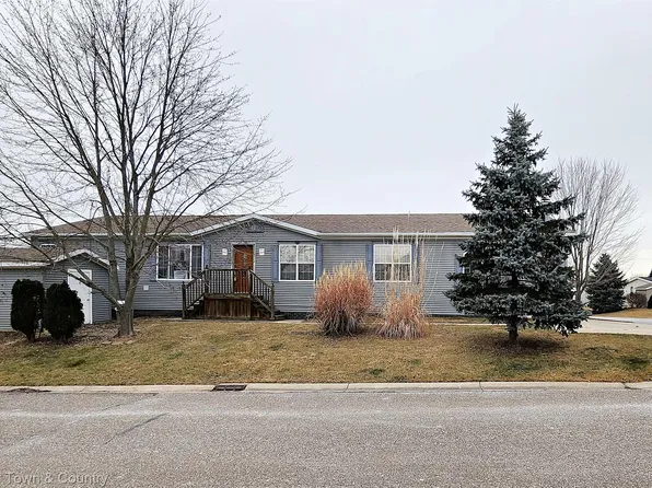 11105 Wood Run Cir, South Lyon, MI 48178