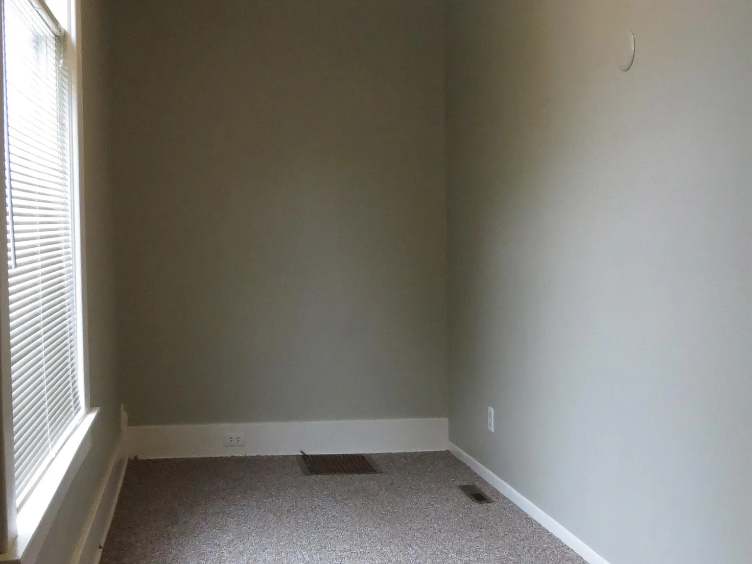 402 Lincoln Avenue - 402 — Photo 2