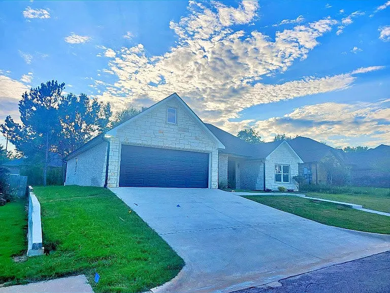 805 Woodridge Cir — Photo 45