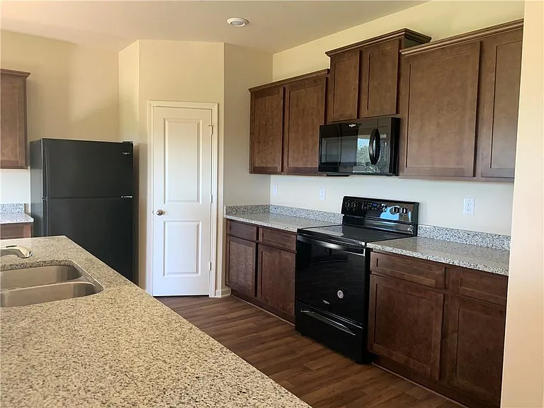 929 Independence Ave — Photo 6