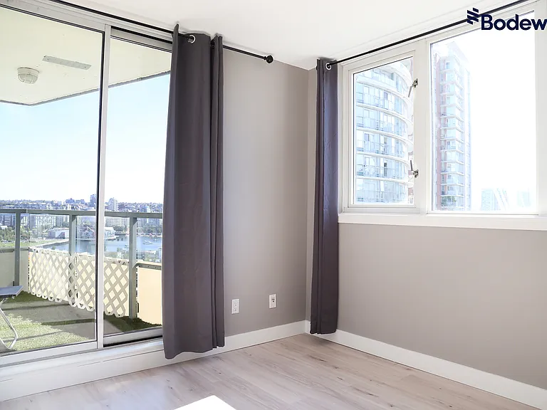 63 Keefer Pl #2009 — Photo 13