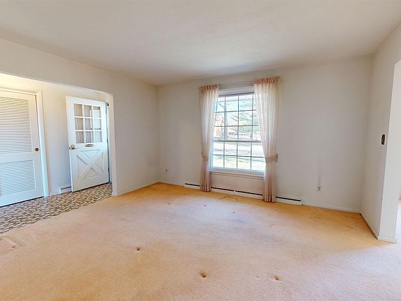 5th image of 5007 N Woodview Ave