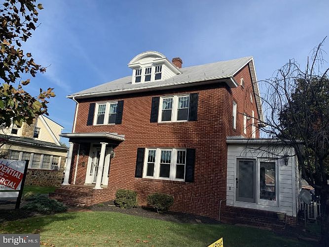1st image of 425 N Royal Ave