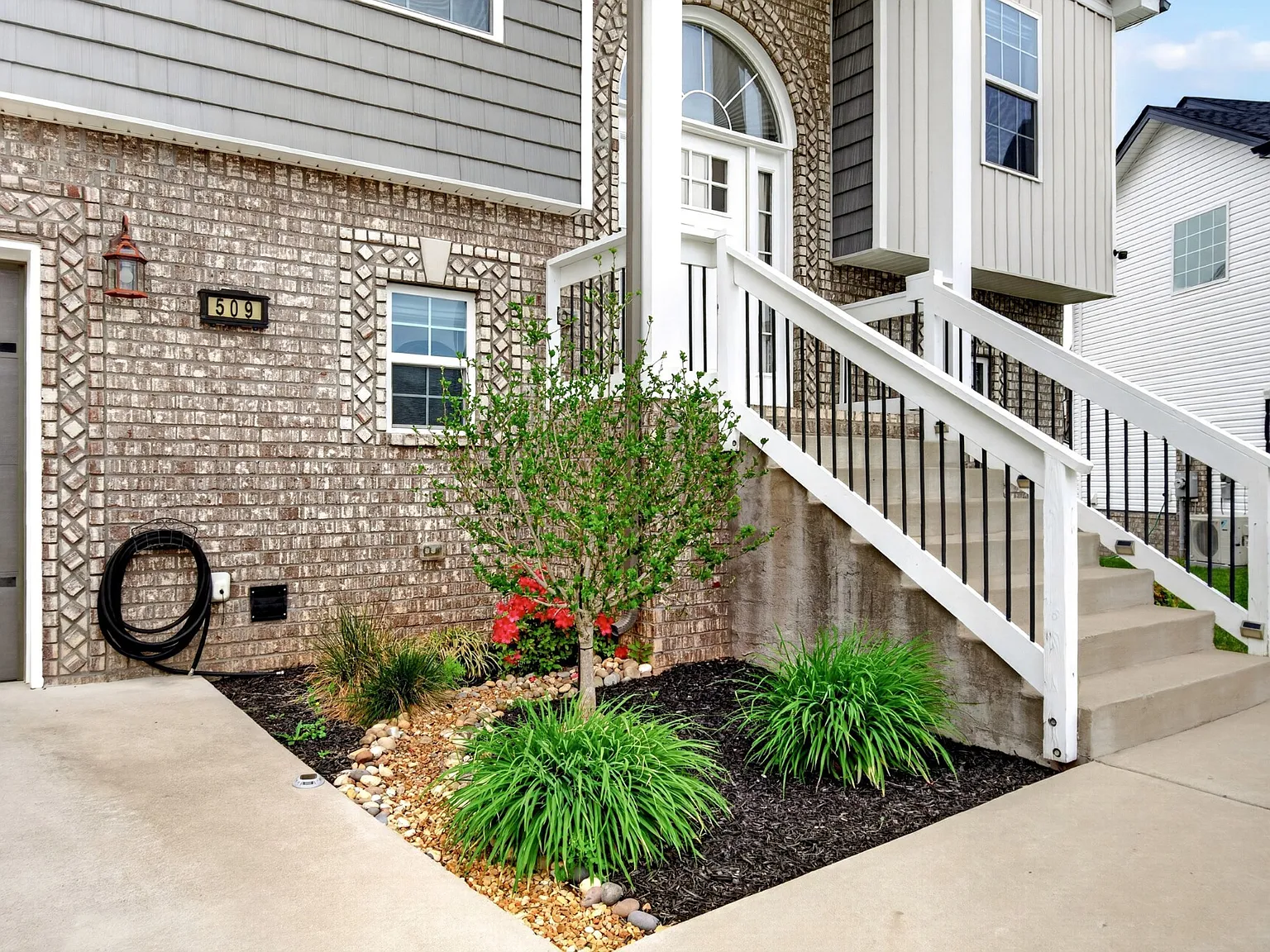 4 bed, 3.0 bath, 2294 sqft, $2,295 — Photo 3