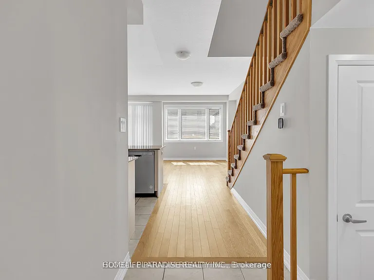 15 Blacklock St E #3 — Photo 3