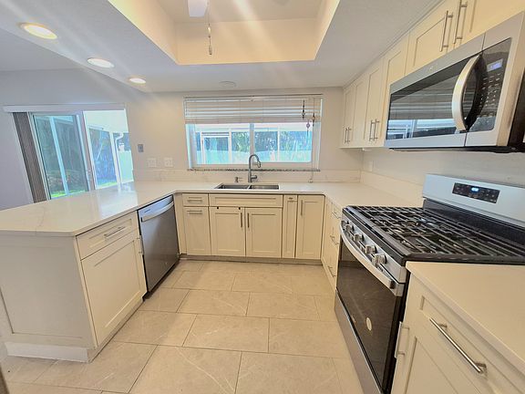 2nd image of 6119 Tanglewood Dr NE
