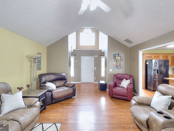 5th image of 1106 Caroline Ct