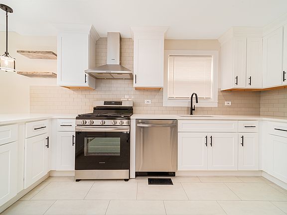 4th image of 3526 N Oketo Ave