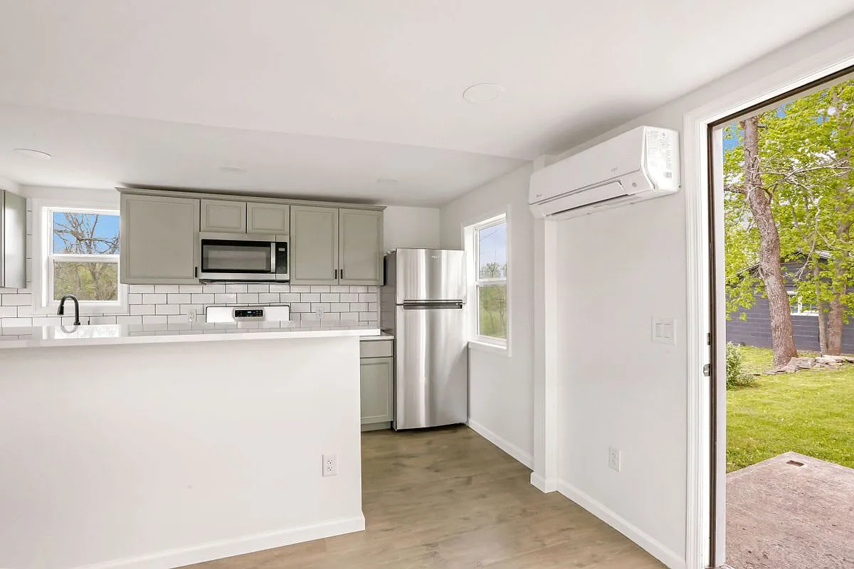 1 bed, 1.0 bath, 800 sqft, $1,800 — Photo 3