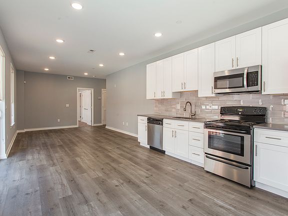3rd image of 1636-54 W Flora St #4B