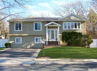 1499 E Forks Rd, Bay Shore, NY 11706