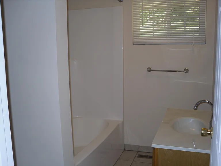 983 E Valley Dr — Photo 10