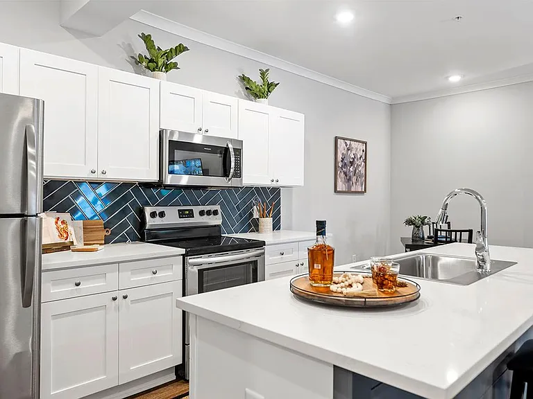 Atlantic Breeze Apartments — Photo 18