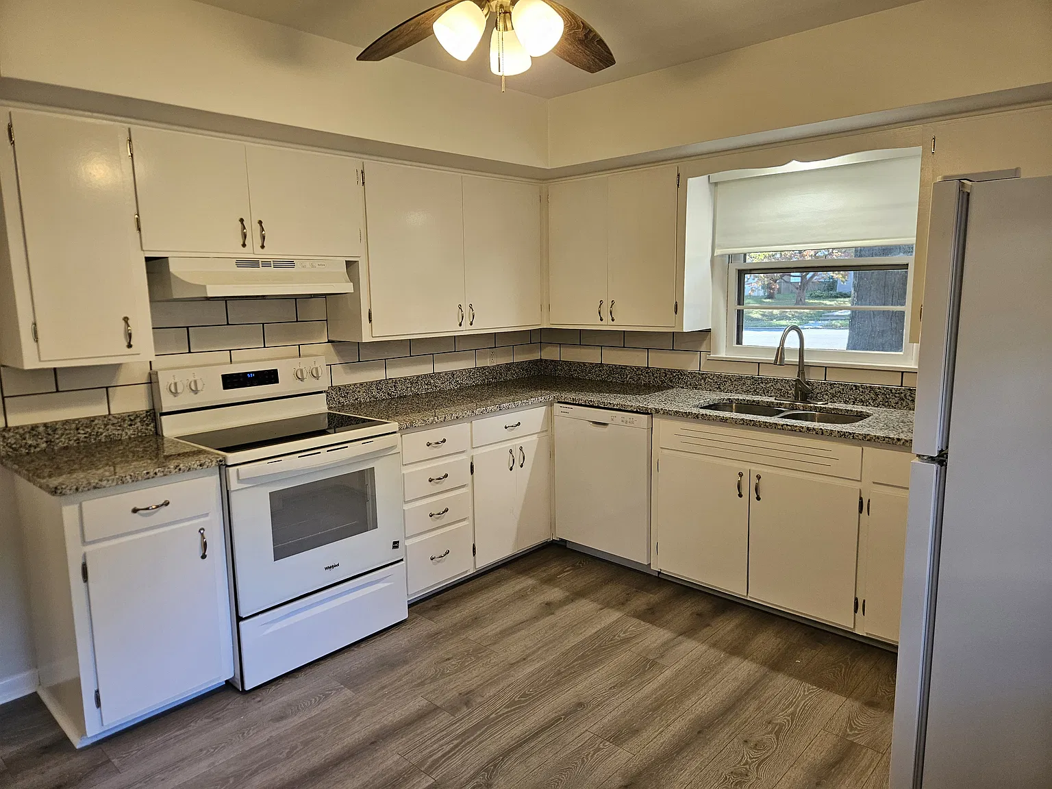 2 bed, 900 sqft, $1,200 — Photo 2