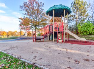 1604 Saint Claire Ct, Gurnee, IL 60031