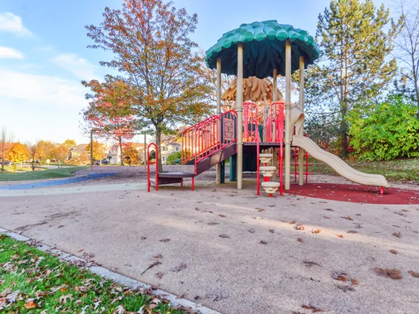 1604 Saint Claire Ct, Gurnee, IL 60031