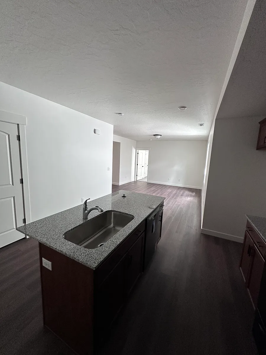 Building Photo - 623 W Pine Mountain Dr