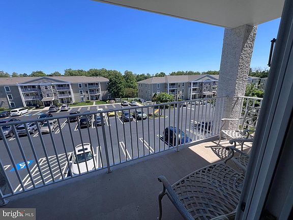 3rd image of 627 Brandon Rd W