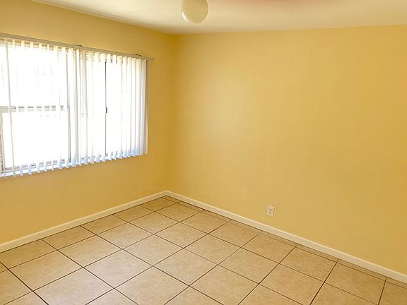 5th image of 11635 Hamlin St #B