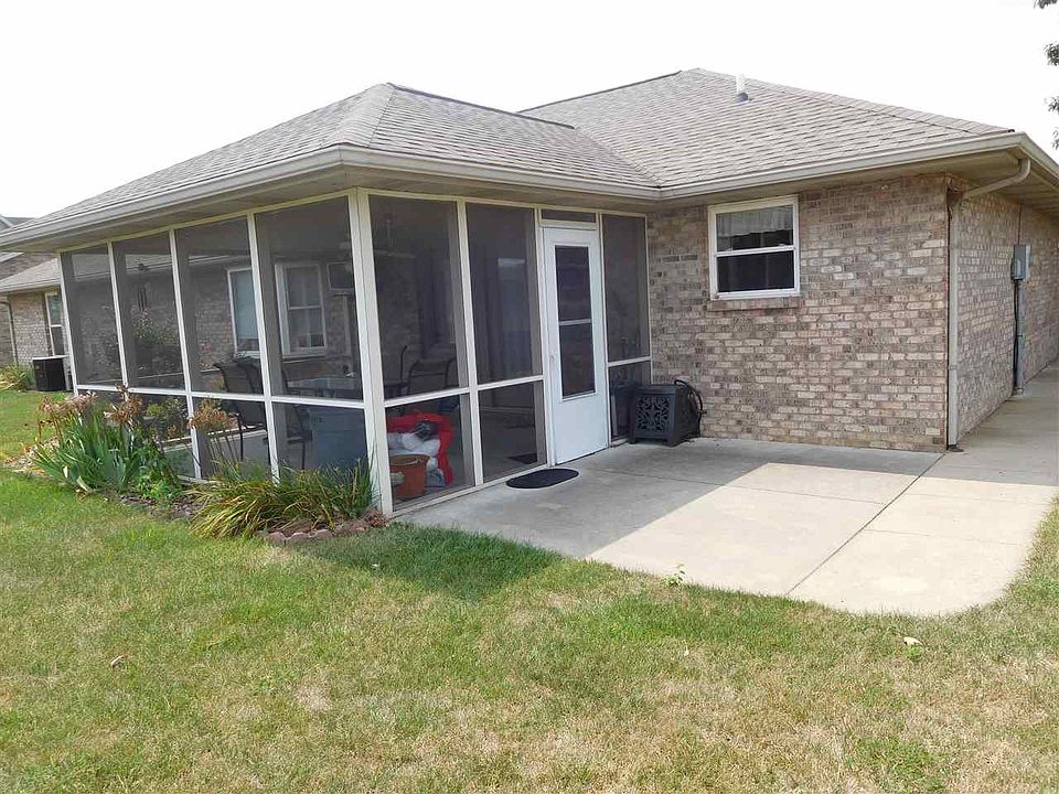 2nd image of 260 Gardenia Ln