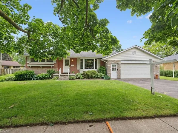 77 Maywood Rd, Kitchener, ON N2C 2A2