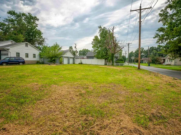 211 N Anna St, West Frankfort, IL 62896