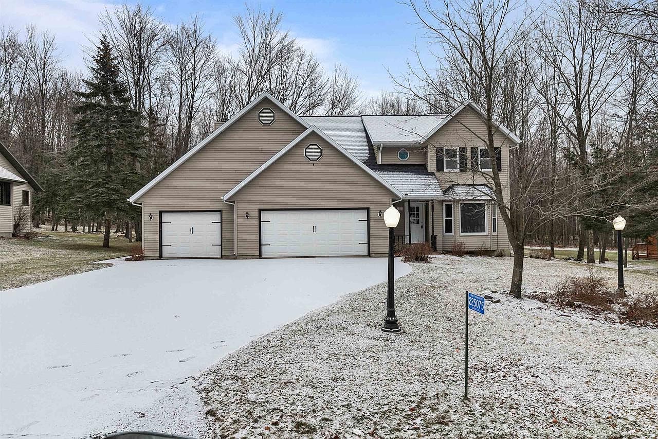 セブンスター  225075 BLAZING STAR STREET, Wausau, WI 54401 | Zillow