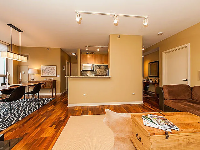 200 W Grand Ave #1603 — Photo 6