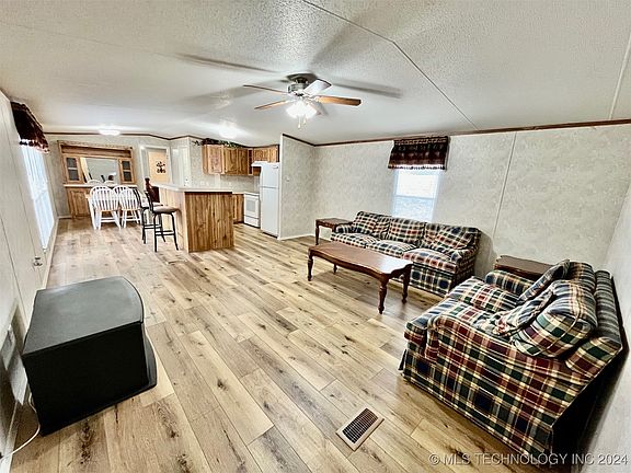 5th image of 745 Lakeside Dr N