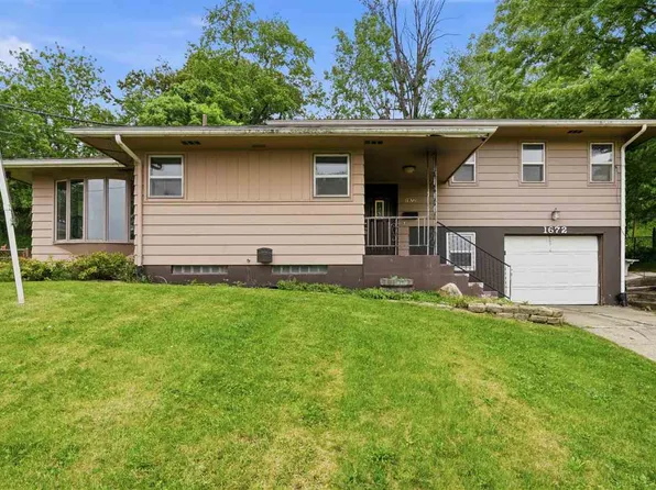 1672 10th St NW, Cedar Rapids, IA 52405