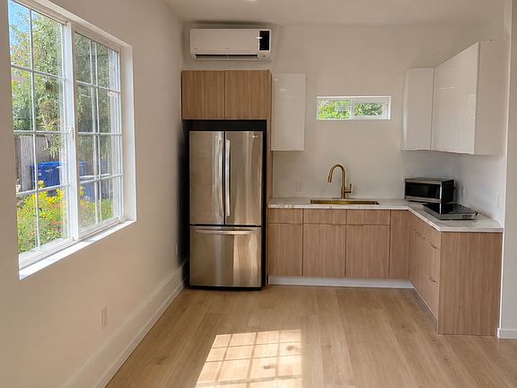 4th image of 21917 Parthenia St #1/2