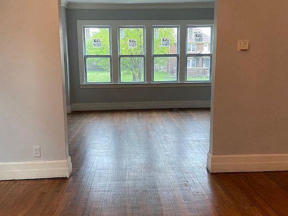 3rd image of 2135-2137 Lakewood Ave #2135