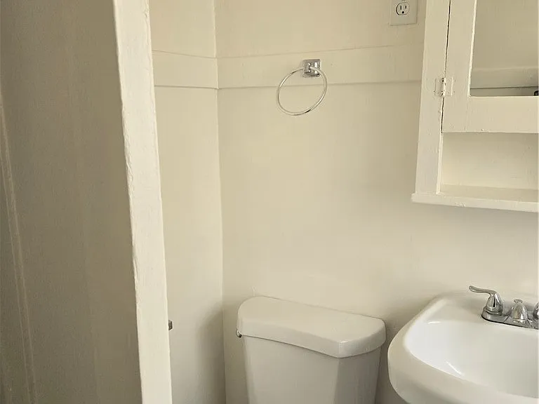 942 E 2nd St #15 — Photo 15