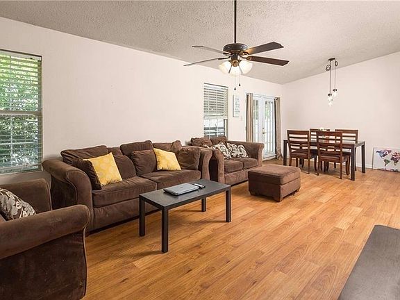 3rd image of 1201 Conway Dr
