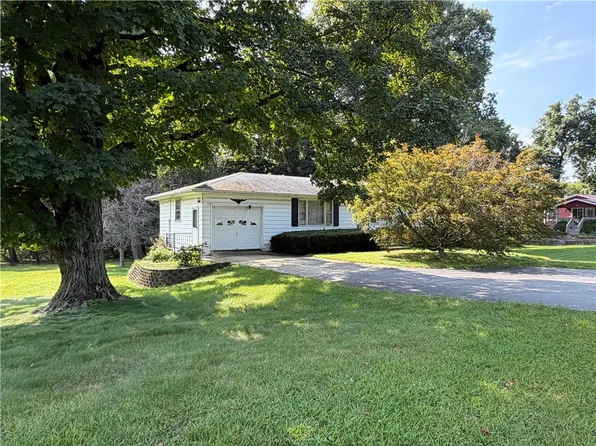 21262 Denmark Rd, Danville, IL 61834