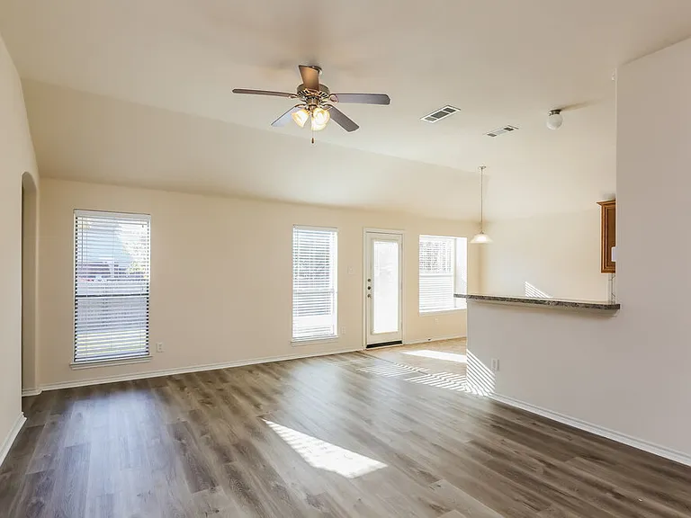 4913 Caraway Dr — Photo 4