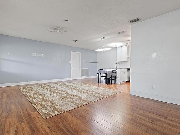 4th image of 10811 VALENCIA TERRACE