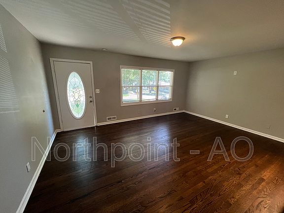 4th image of 7446 Sycamore Ave