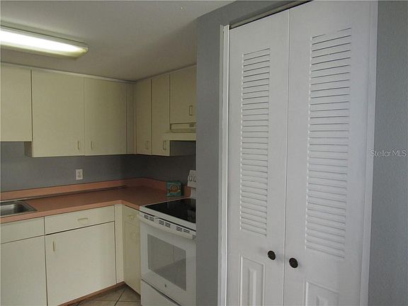 5th image of 8211 Fairways Cir #G204