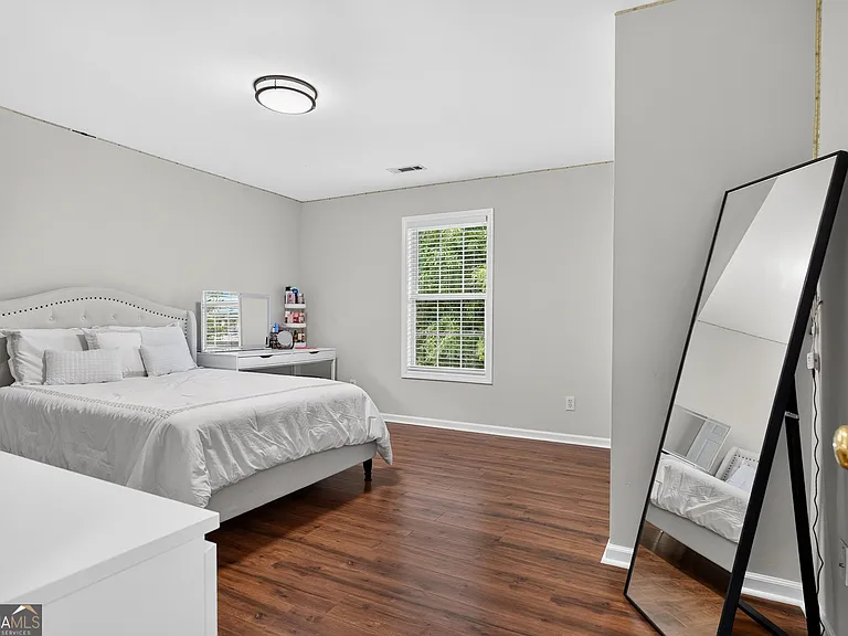 323 Revolution Dr — Photo 33