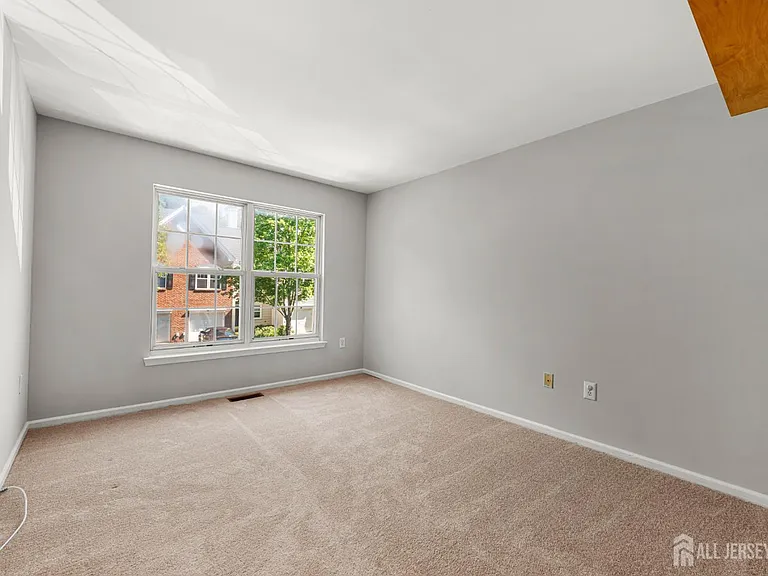 16 Lee Ct #405 — Photo 33