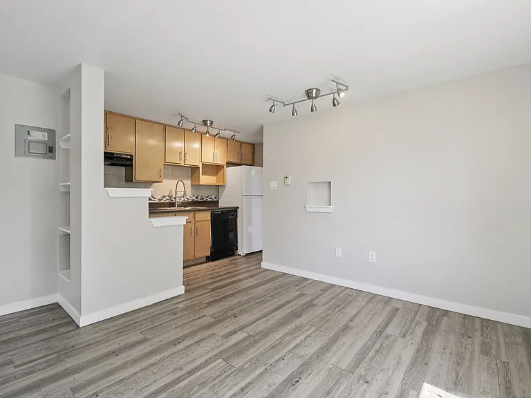 410 Delaware St — Photo 15